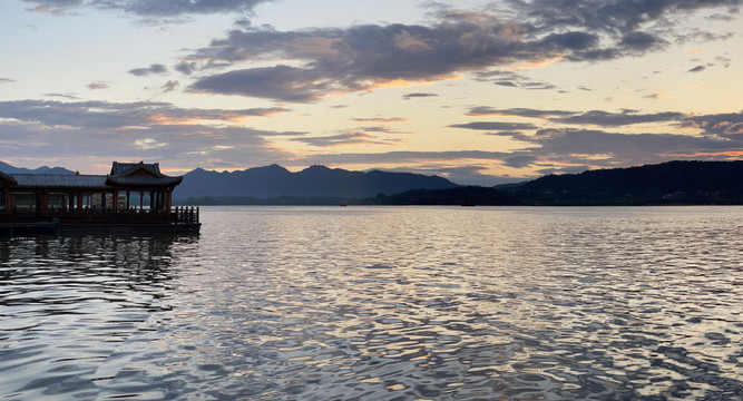 杭州西湖的夕阳美景