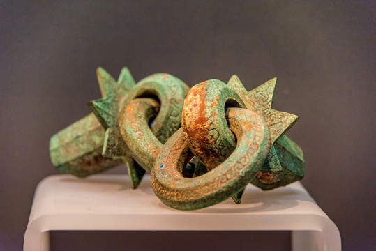 南京博物院春秋青铜带环棺钉