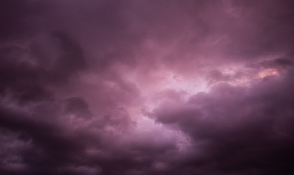 黄昏时紫色天空特写照片