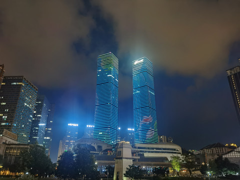 双子塔夜景贵阳地标花果园