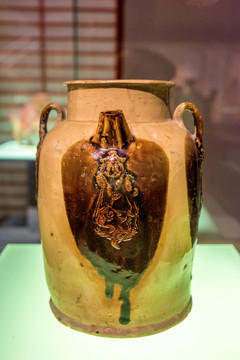 南京博物院唐代青釉褐斑瓷壶