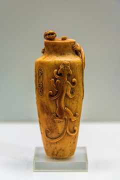 南京博物院明代牙雕双螭瓶
