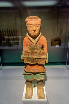 南京博物院汉代彩绘持盾陶俑