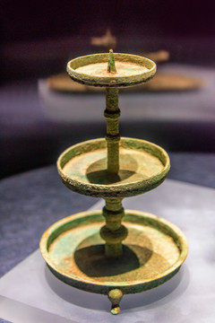 南京博物院汉代鎏金铜灯