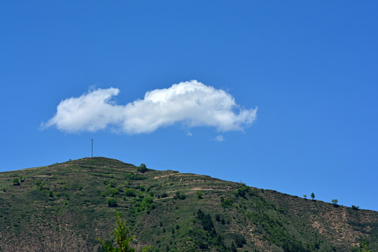 蓝天白云青山绿树