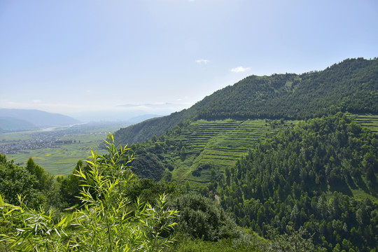 蓝天白云青山绿树