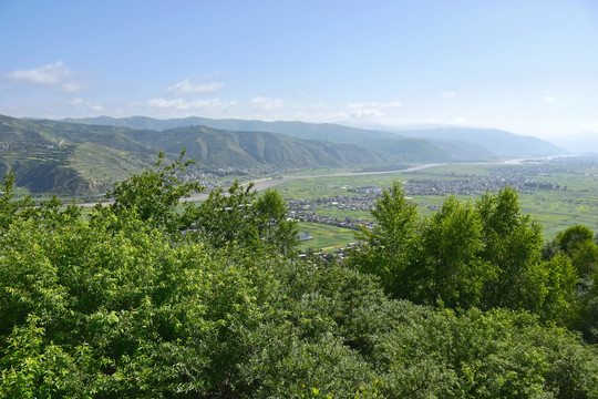 蓝天白云青山绿树