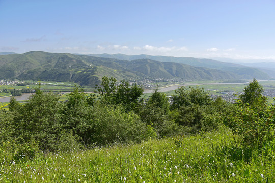 蓝天白云青山绿树