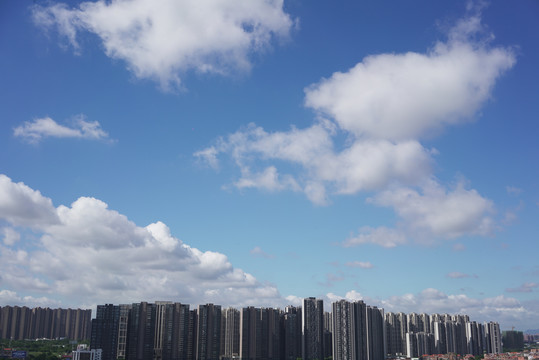 城市蓝天白云背景大图