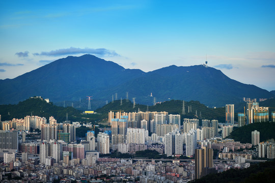 遥望深圳梧桐山