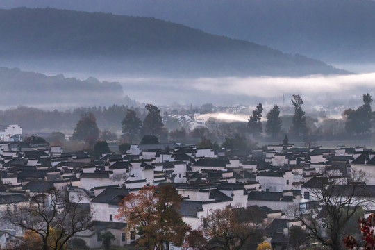 水墨卢村秋色