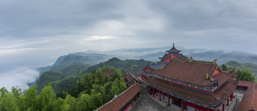 蜀南竹海晨雾缭绕山脉龙吟寺