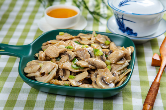 白蘑菇炒肉