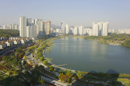 韩国水原光教湖水公园城市风景