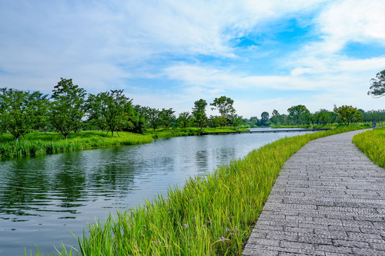 河岸石板路