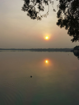 夕阳下的昆明湖