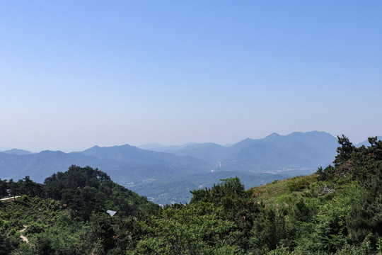 信阳龙袍山山顶风光大别山自然