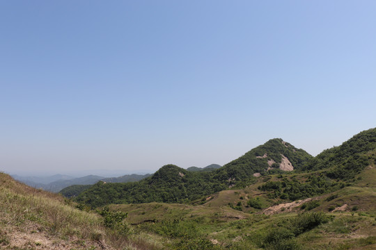 信阳龙袍山山顶风光大别山自然