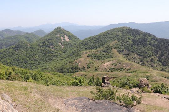 信阳龙袍山山顶风光大别山自然