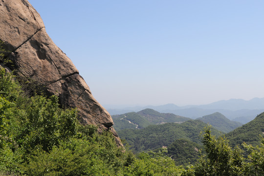 信阳龙袍山山顶风光大别山自然