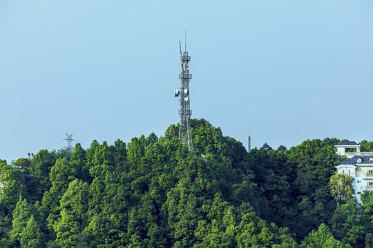 远眺重庆南山通讯基站