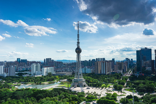 佛山电视塔与城市高楼大厦