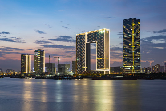 中交集团南方总部基地夜景