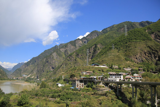 四川阿坝岷江山川村寨