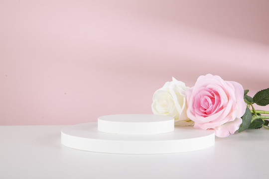 粉色花卉香水产品展示背景