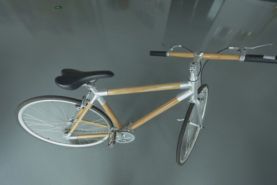 首款工业级竹基复合材料自行车