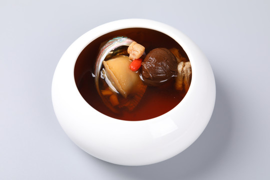 黑蒜炖鲍鱼