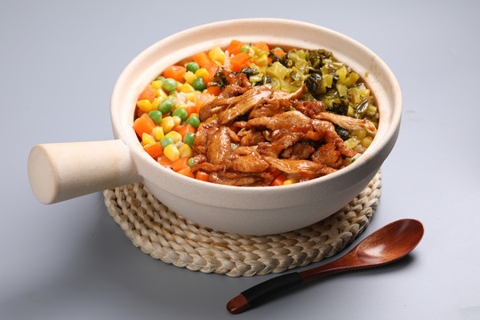 砂锅泡菜盖饭