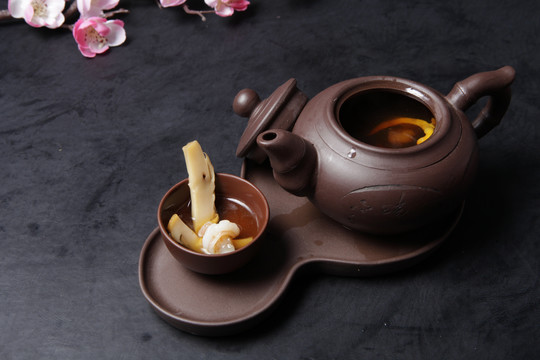 茶壶松茸汤