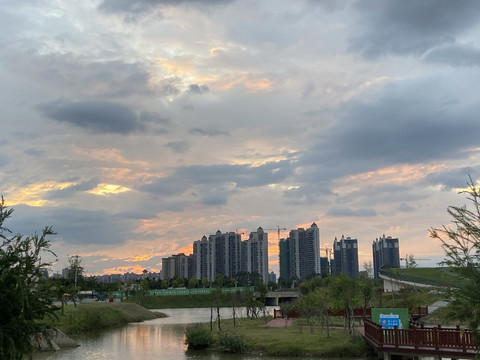 雨后校园