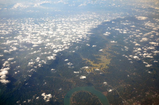 山区湖泊