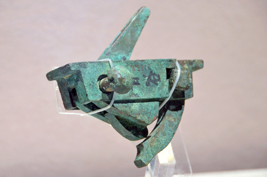 汉代铜弩机