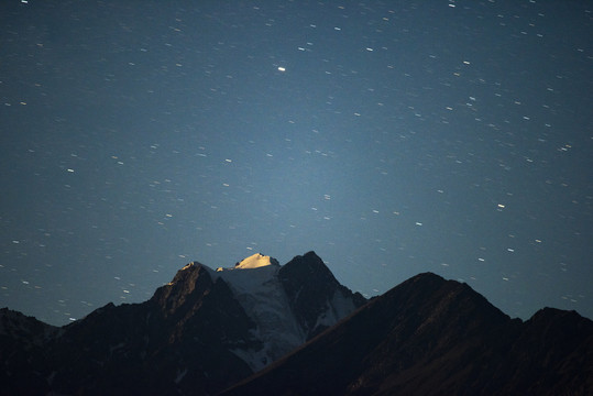 雪山星空