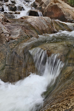 山涧溪流