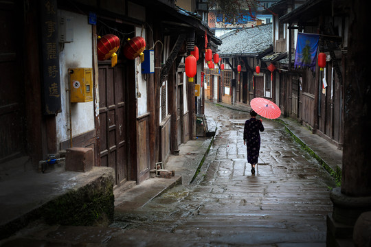 雨中老街