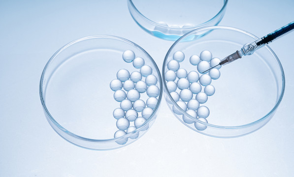 玻璃培养皿水球医疗美容概念