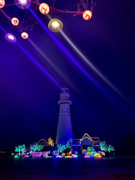 春节花灯夜空下的灯塔