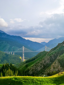新疆伊利果子沟大桥