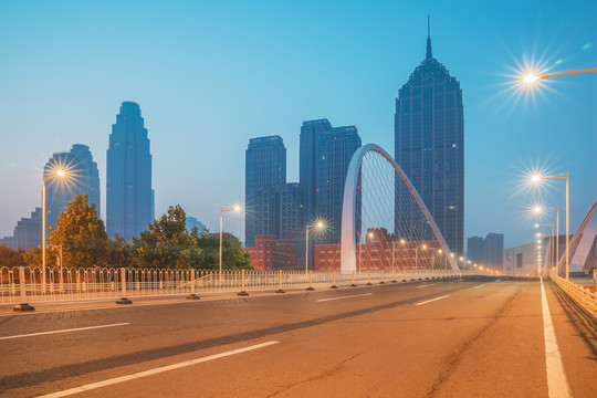 天津城市天际线和桥梁和公路