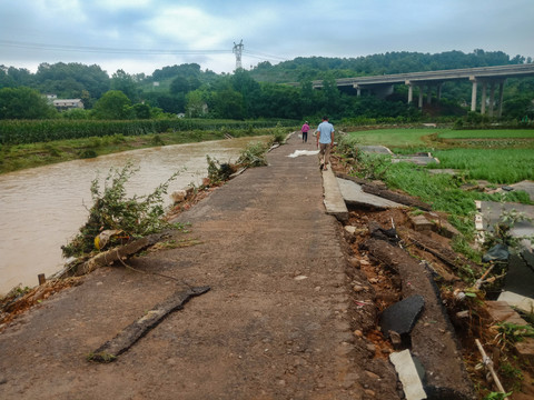 水毁公路