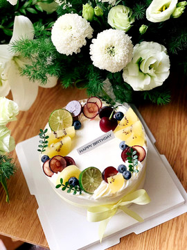 生日蛋糕与花束