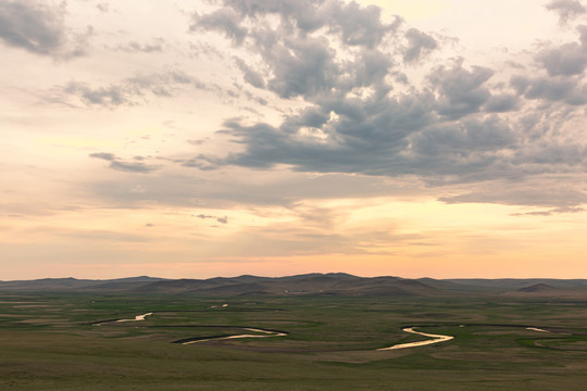 草原河流傍晚蒙古包