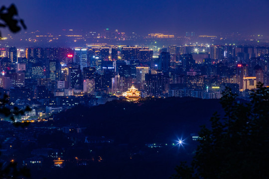 杭州吴山天风夜色