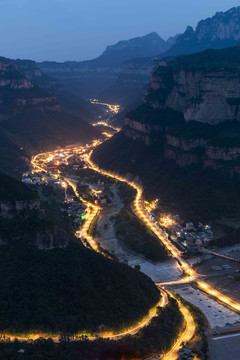 峡谷夜色