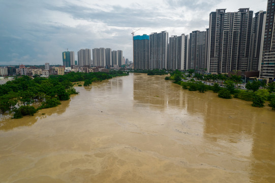 航拍小东江湍急的河水