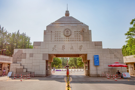 天津大学东校门